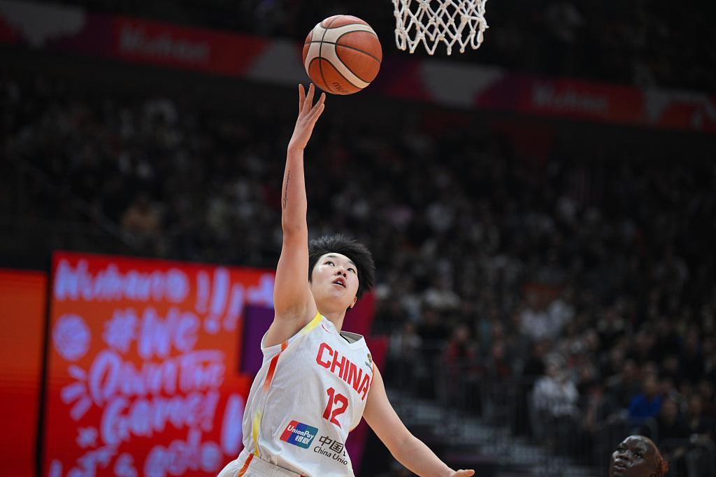 NBA新闻-14分3板！她是国家队一年级新生，敢打敢拼，有望成苗立杰接班人